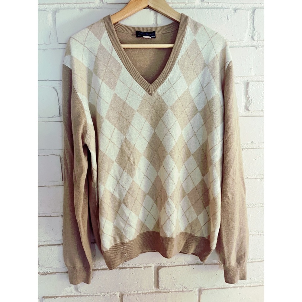 100% Cashmere V-neck sweater